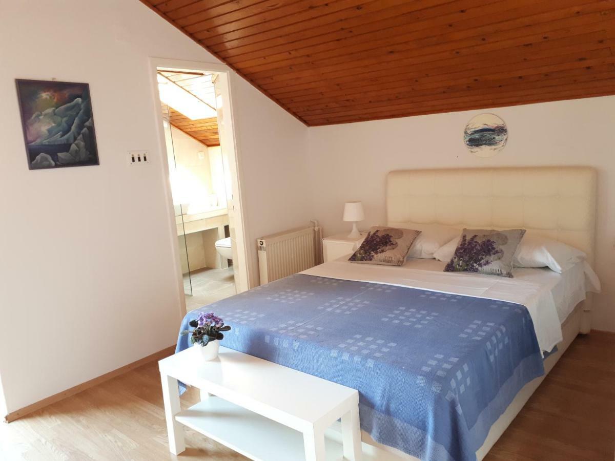 Apartmani Matas Petrcane Exterior photo
